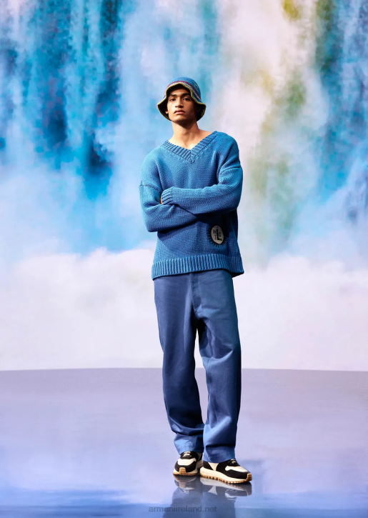 Men 086V1258 Sustainable Collection Oversized V-Neck Recycled Cotton-Blend Jumper With A Patch Armani Electric Blue