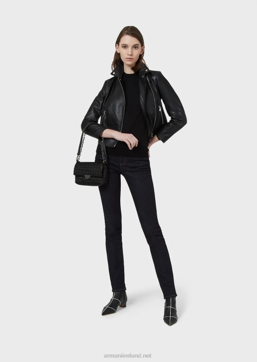 Women 086V217 Crew-Neck Jumper In Pure Virgin Wool Armani Black